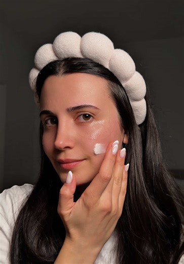 be honest… makeup or skincare?🙂‍↔️ used; @chanel.beauty - eye makeup remover @Biodance Store - collagen cleansing oil @Abib Cosmetics - lifting collagen wrapping mask & collagen eye patch @Beauty of Joseon US - rice milk toner @Asterwood Beauty - hypochlorous acid facial mist @rhode skin azing milk @haruharu wonder - eye cream @SKIN1004 US - centella serum @vtcosmetics.official - reedle shot @Drunk Elephant - lala retro whipped cream @pradabeauty - lip balm & hand cream #makeup #skincare #night