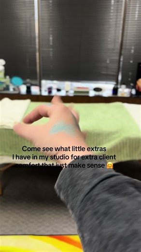 Little spa extras every studio should have as a solo Esthetician & Massage Therapist 🤗🧖‍♀️💆‍♂️ #esthetician #massagetherapy #privatestudio #spaessentials #skincare