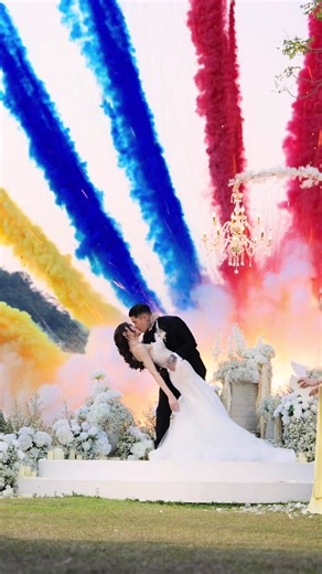 Dip Kiss Tips for Your Perfect Wedding Moment