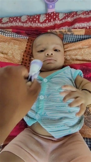 छोटा बाबू आइस्क्रीम खायेगा ।।