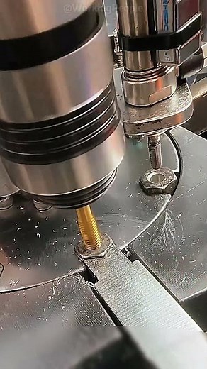 Automatic thread tapping process for hex nuts 📐🔩🧊