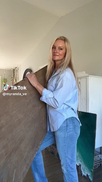 Resin Art Techniques: Beach Painting with Botanical Plaster Relief