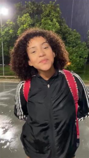 depois desse vídeo eu fiquei conhecida como a menina do coco na chuva 🤣 #basketball #basquete #basquetebrasil #basquetefeminino #fy