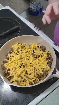 🥔🧀 Come make this cheesy ground beef & potato skillet with me! Easy comfort food.