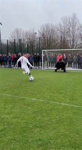 ⚽🦍 Have you ever seen a Gorilla playing football before? #gorilla #football #cr7 #ronaldo #animals #Amazing #unbelievable | Jnim World