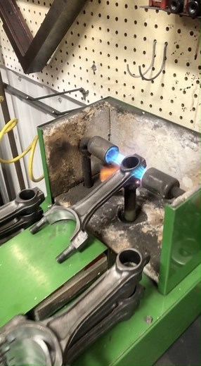 368K views · 5.7K reactions | Ever wondered how we install press fit pistons?樂 #engine #machineshop #machining #rebuild #connectingrods #chevy #chevy350 #smallblock #chevysbc #business #smallbusiness #familybusiness #coloradobusiness #work #workhard #hustle #jamsionline #howitsdone | JAMSI Online | Facebook