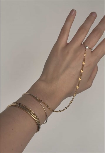 Your stack offerings, reimagined ✨ Meet the Hand Chain Oval Permanent Bangle Tube Bar — designed to create effortless permanent hand chains with a combination of riveting and welding. Attach your favorite chain, add charms, and customize within our trusted riveted permanent bangle system. ✔ Made in Brooklyn ✔ Wholesale available ✔ Sterling Silver & 14K Gold-Filled ✔ Multiple widths for the perfect fit Designed to fit. Built to last. Made to move with you. Shop the Collection— Link in bio!✨🔗 #ri