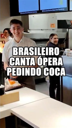 Brazilian tenor sings opera to ask for a Coke Zero and surprises everyone 👏🎭