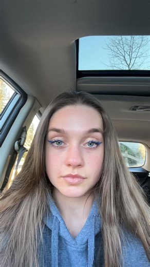 Never a dull day in customer service…. *Also, obviously for some people this kind of relationship is their vibe, and to each their own :)* #customerservice #askedonadate #girlhood #fyp #Bisexual