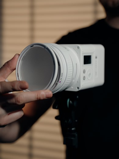 No more boring, flat shots. With Godox ML80Bi & ML150Bi, bring out richer details and deeper visual layers in every frame. Built-in FX and the expanding Godox-mount ecosystem unlock more creative lighting possibilities. Let your photos and videos speak through light. 🎬 @danielgrindrod @litemons × @godox_global Curious about the add-ons, or want more lighting ideas for your scenes? Drop them below 👇 #Godox #ML80Bi #ML150Bi #cinematography #filmmaking #filmlight #lightingsetup #studiolighting #h