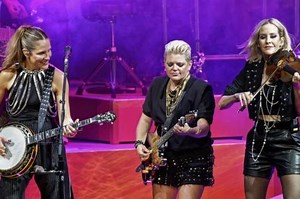 The Chicks mourn the passing of founding member Laura Lynch