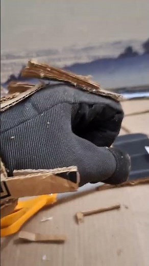 Cardboard Armor Tutorials: Gauntlets P2 #cardboard #cosplay #diy #props