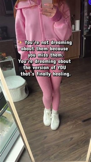 Why You Keep Dreaming About People From Your Past (Spiritual Meaning)