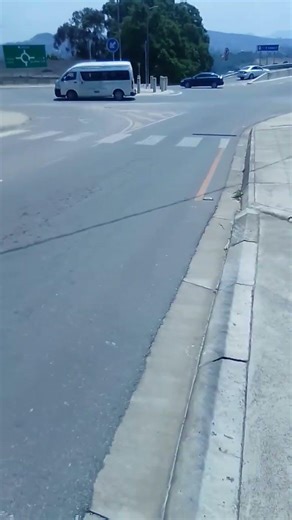 Traffic Circle rules ; follow arrow for direction of traffic flow. Avoid Accidents. Arrive Alive.!🏁