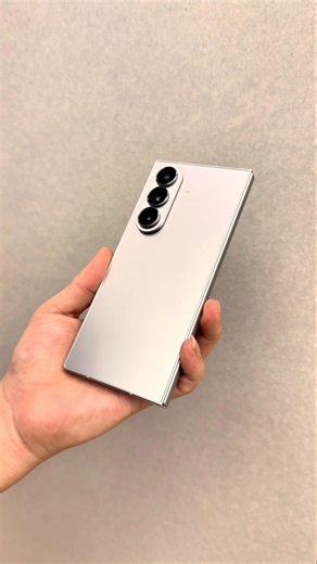 Samsung Galaxy Fold 7 with this dynamic lock screen cool.Samsung Fold 7