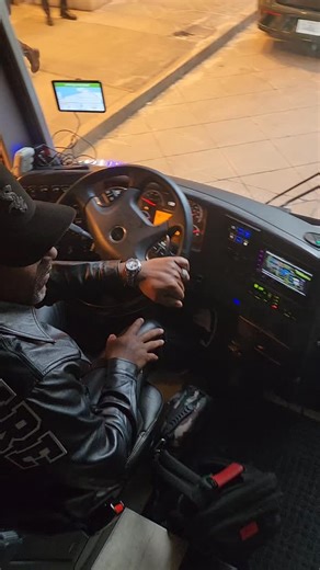 Ralph Tresvant on Instagram: "Somebody's gotta do it! Chitown baby!!"