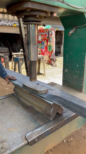 Chassis Frame Repairing #engineering #hydraulicpress