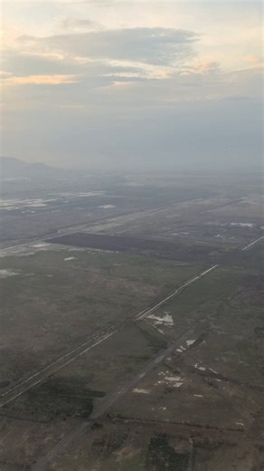 El lago de #Texcoco seco, salvo donde estaría el #NAIM. Se la mamaron los de #Morena. Imágenes que tomé hace unos minutos y que contradicen la narrativa de los matraqueros del régimen.