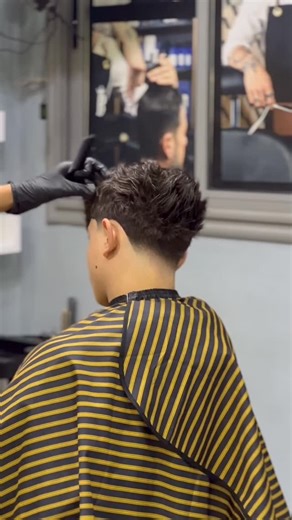 ‎HV ARTISTE COIFFEUR | حلاق النساء والرجال‎ on Instagram: "#haircut #taperfade #taper #artistecoiffeur #barber"