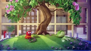 LARVA  TOO MUCH MAKE-UP