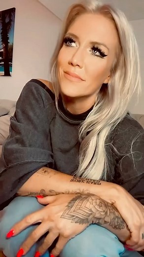 CASCADA on Instagram: "All I want for Christmas is you....😊 Time to get into the festive season, I'd say! #singing #christmastime #alliwantforchristmasisyou"