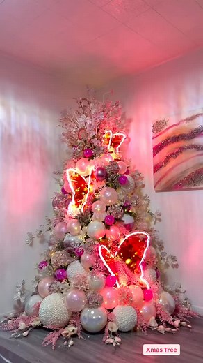 Pretty Christmas tree with neon lights 🩷🎄 by. @johanna__decor #theeventcollectivex | Theeventcollectivex