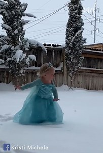 Madelyn finally got some snow to do her scene | Lilyon DIY