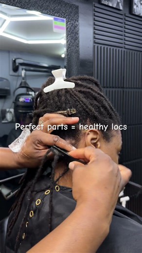 Satisfying Comb Twist on Locs 🔥