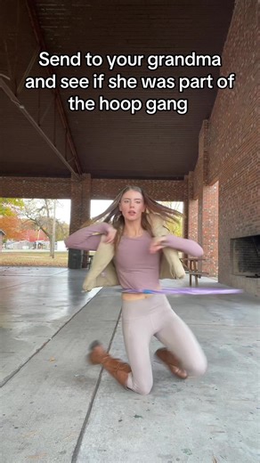Let’s bring back hoop dancing 😎#foryoupage #dance #hulahoop