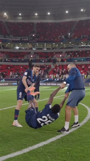 Paris Saint-Germain on Instagram: "Collective work 🤝😂"