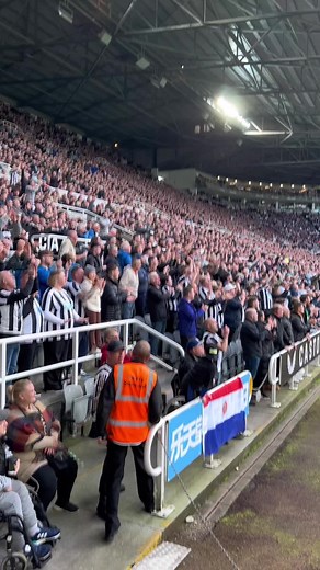 WHOS THAT TEAM WE CALLED UNITEDDD?! #NUFC #NewcastleUnited @Newcastle United Football Club #Bruno #PlayLikeAlmiron #FlexEveryAngle