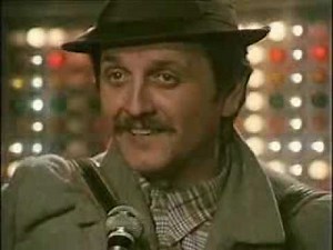 Sekula peva pod satrom