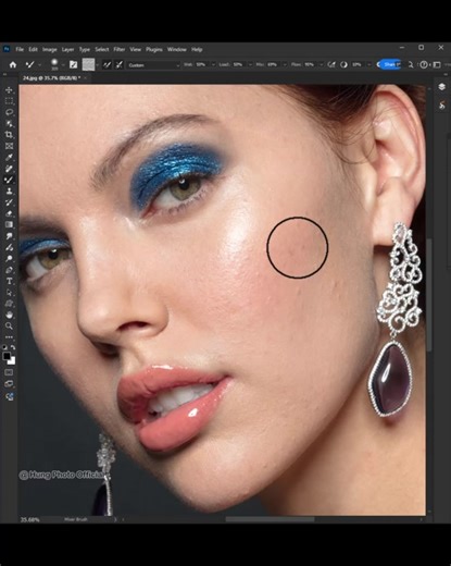 How to smooth skin in Photoshop #photoshop #photoshoptutorial #photoedit #photoediting #learnontiktok #photoshoptips #photoshoptricks #fypシ #fyp #foryou