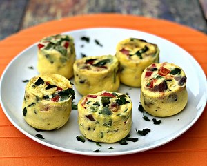 Quick and easy low-carb recipe. These egg bites are perfectly cooked inside and out. I used to bake egg muffins, but never again! This is the best method to avoid over-cooking the eggs. Get the recipe here: https://www.staysnatched.com/instant-pot-low-carb-starbucks-sous-vide-bacon-egg-bites/ | Stay Snatched - Easy and Indulging Recipes