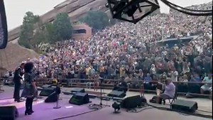 A moment I never thought would happen again. Thank you again for showing up!! 😎👍 📽️ Big D tech | Joe Bonamassa