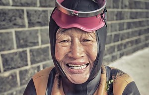 Endearing Portraits of South Korea's Elderly Female Freedivers