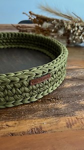 41K views · 1.9K reactions | O encantamento do processo artesanal  — Passo a passo detalhado no Curso de Bandejas Via Trama Crochê. VEM TECER COM A GENTE 臨  Link de inscrição no perfil ou comente EU QUERO que te envio as informações por direct. #viatramacroche #feitoamao #feitocomamor | Via Trama Crochê | Facebook