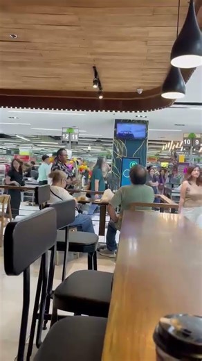 SERENADING AT METRO AYALA SUPERMARKET ¦ JOEFRE C.