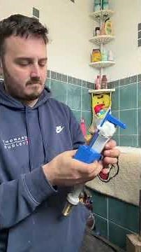 How to fit a new toilet float valve 🚽 #plumbing #plumber #howto