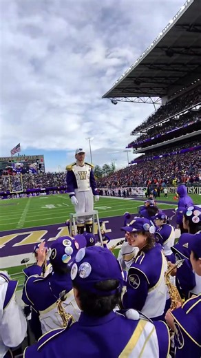 This one goes out to the incredible Husky Band 🎺 #trumpet #marchingband #collegefootball #pov