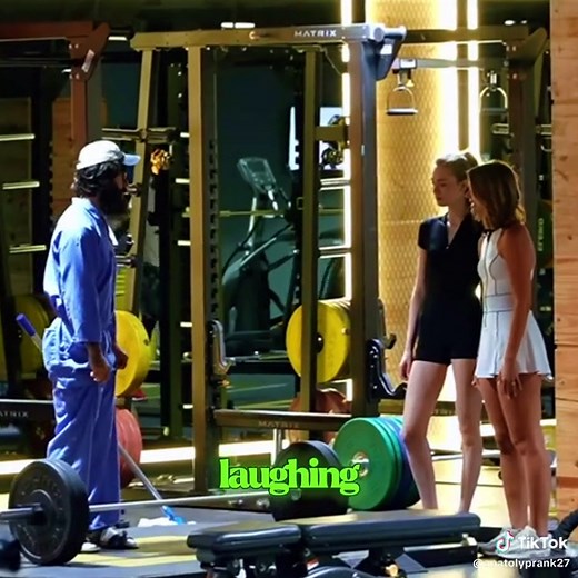 Prank at the Gym: Lifting Challenge with Anatoly