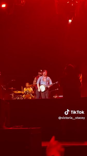 @Read “Two Show” Connolly fainting on stage😉 #zachbryan #feq