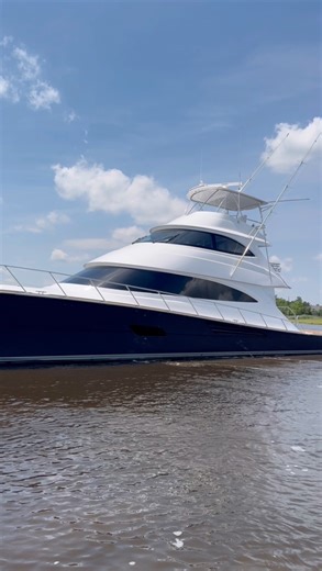 Unmatched luxury and power – the Viking 90. #viking90 #vikingyachts | Viking Yacht Company