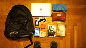 【全公開】ミニマリストの1泊2日手ぶら旅行の荷物の中身｜1週間は10Lのバックパックで男の海外旅行パッキング | Abroader（アブローダー）