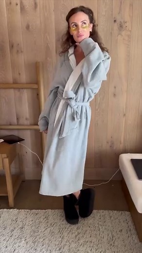 If you watched my IG stories my dress situation this year was a hot mess. Long story short the dress I ordered in September never arrived in time. In 48 hours these special ppl helped me pull it together! I want to give the biggest thanks to @shopmckenziejades for finding a gorgeous dress, @ballantynejewelers for decking me out in 💎 and making me feel like an old Hollywood movie star and Tattianna for getting it to fit over night! Also, if you saw my past looks I love wearing my hair up. I was 