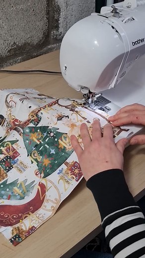 Hello November! Who's ready for our new Advent Calendar Panel Set?😍 This beautiful Christmas Advent Calendar Panel Set is designed to be very easy sewing project suitable for beginners 🧵🙌 The panel is designed to align perfectly when folded, unveiling the complete design as you form the pockets. Simply sew along the pre-printed lines to create your pockets with ease and reveal the full festive advent calendar design 🎅🎄🎁 Check out our full Youtube tutorial on our channel @FlamingoFabricsUK 