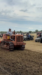Allis Chalmers HD-5 plowing at Half Century of Progress show in Rantoul Illinois #farmlife #allischalmers #farming #crawler #tractor | Someplace or Another