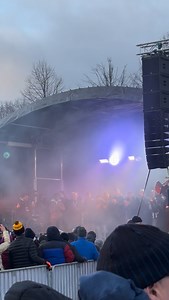 Ja näin kohosi Kuopion Palloseuran mestaruuspokaali Mualiman navalla! 💛🖤🏆⚽️ BANZAI!! Olitko mukana? 🤩🥳 #Kuopio #KuPS #PalloilunPiäkaupunki #ILoveKuopio | Kuopion kaupunki, City of Kuopio