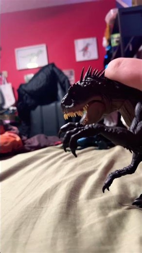 Indominus Rex roar vs scorpius Rex ￼roar ￼