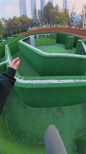 This way you won't get lost in the maze. #parkour #stunt #funny #roblox #pov #extreme #shorts